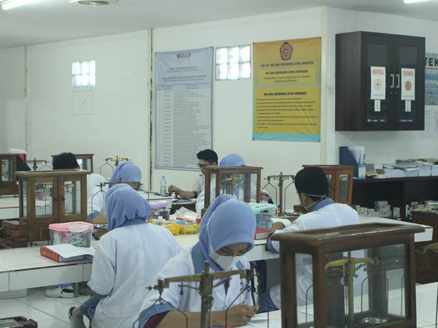 FARMASI DAN LAYANAN KLINIS